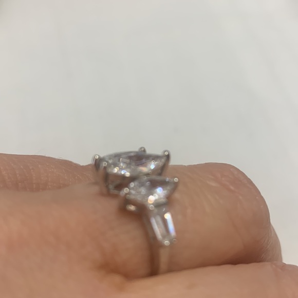 NET JTV BELLA LUCE 3.42CTW RHODIUM OVER STERLING SILVER RING (2.07CTW DEW) - Picture 2 of 5